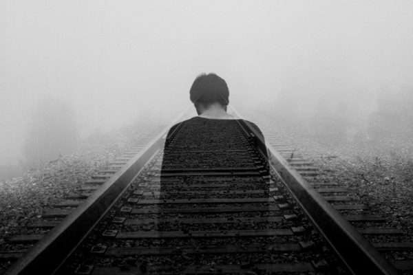 gabriel-E-b_VNmtGJY-unsplash-min man black and white