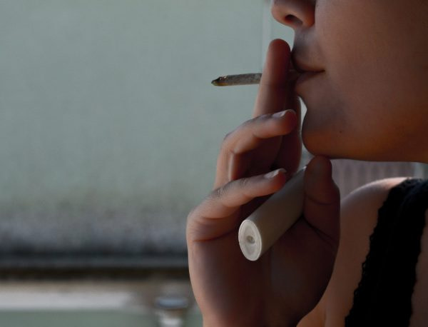 person_smoking_cigarette_in_close_up-scopio-2336ab90-9e13-4cf3-a51c-9135fef931cb-min woman smoking cigarette