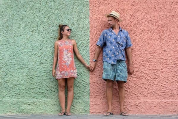 portrait_of_couple_next_to_colorful_building-scopio-439a6a8a-8c20-447e-b020-8ba27feba21a-min socially anxious guy
