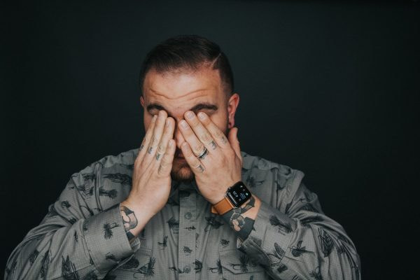 speech mistakes mistakes when giving a speech man uncomfortable