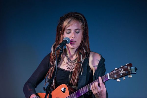 Elyssa Vulpes live